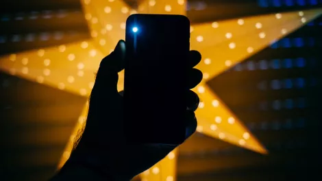 Nosy flashlight apps want more permissions than they need